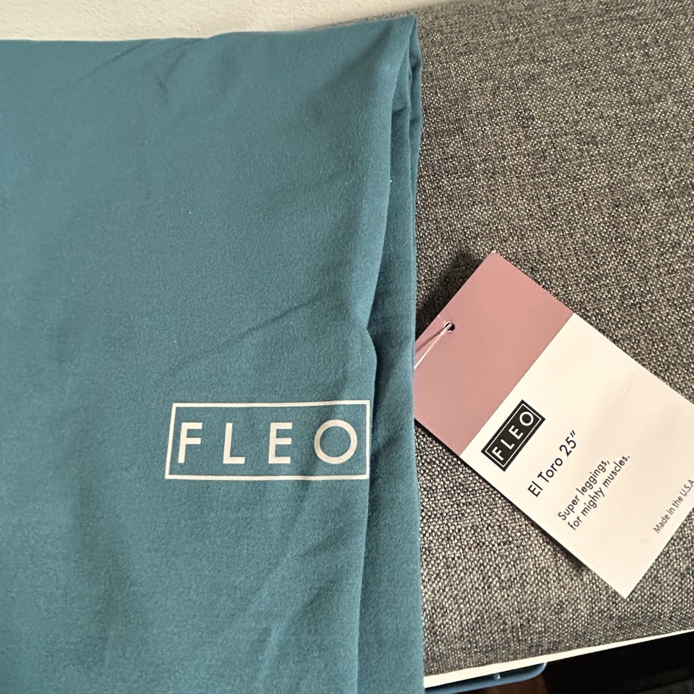 Fleo El Toro 25’ Teal Leggings NWT - Picture 3 of 6